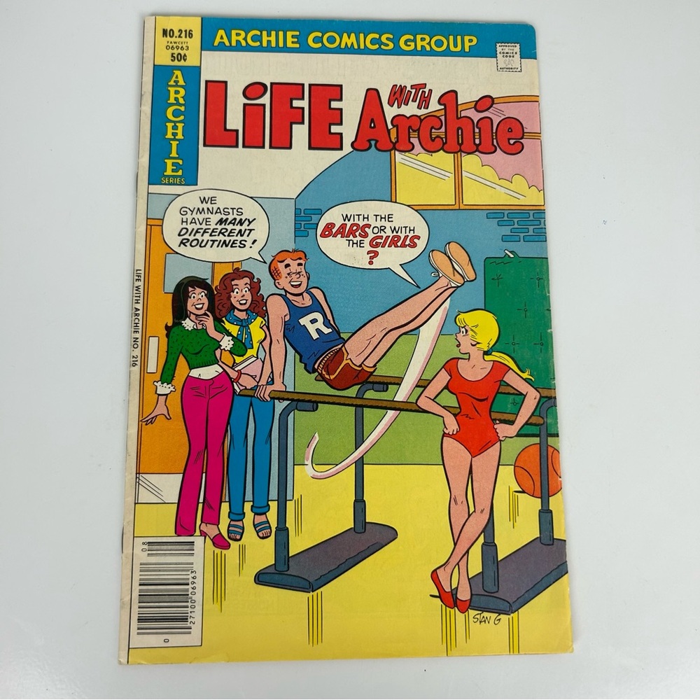 Archie Comics and Betty and Veronica Comics vintage bundle of four comics - Picture 4 of 9